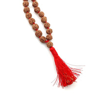 Rudraksha-Mala mittel rot schräg