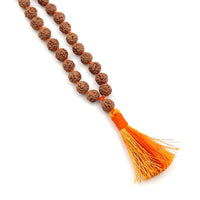 Rudraksha-Mala mittel orange schräg