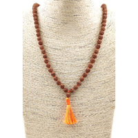 Rudraksha-Mala mittel orange hängend