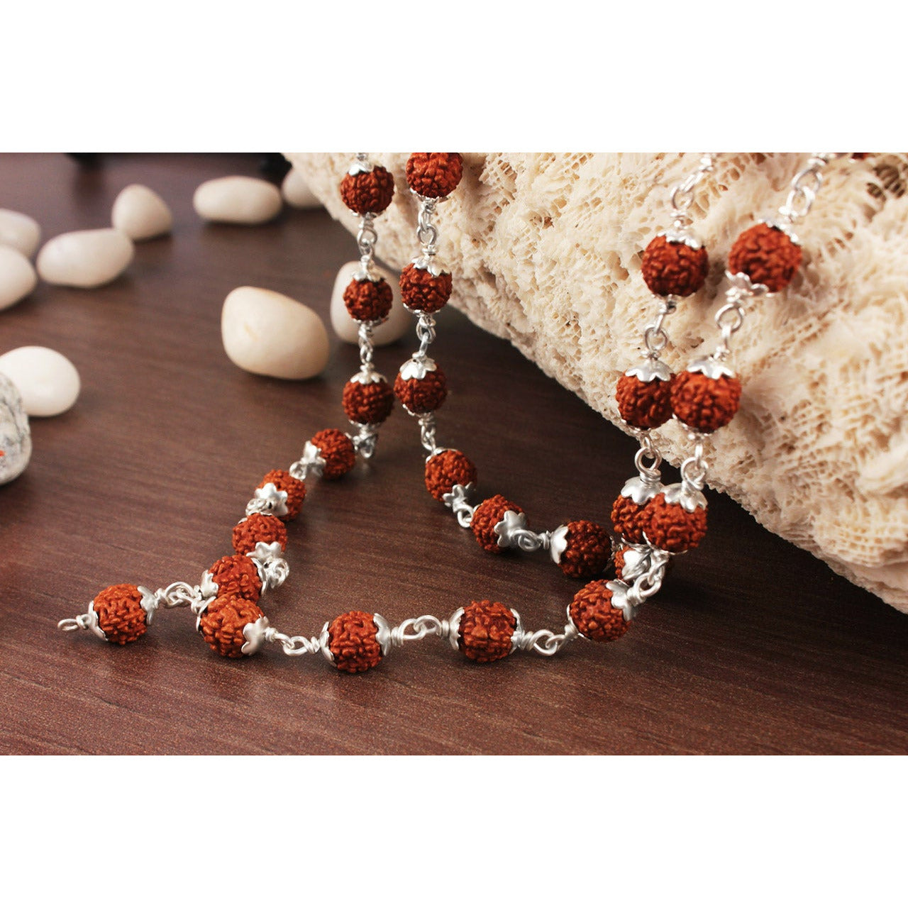 Rudraksha-Mala in silber gefasst mit 5-Augen Guruperle