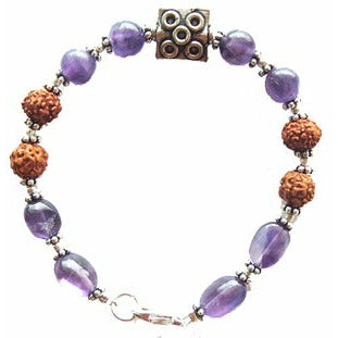 Hübsches Armband - mit Amethyst und vier Rudrakshas